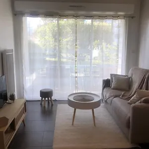 Apartment Le Carre Des Vosges Centre Avec Terrasse, Parking Privatif, Wifi, Vannes