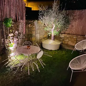 Apartment Ty Laumann Petite Maison Jardin Sur Le Port De Avec Parking Souterrain, Vannes