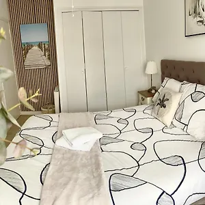 Elegance Et Romantisme Au Coeur De La Situee Sur La Place De Lices - Le Port Appartement